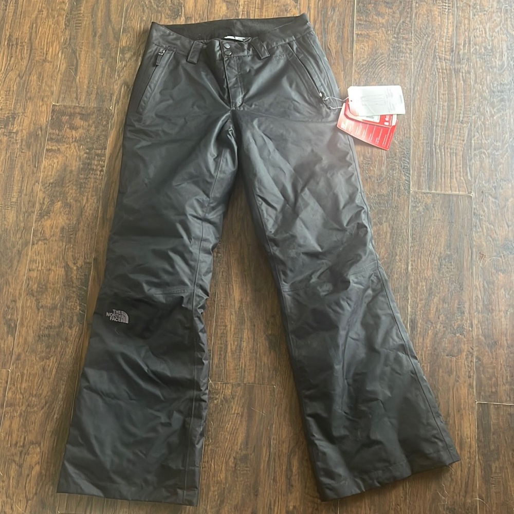 NWT The North Face Sally Snow Pants in Black